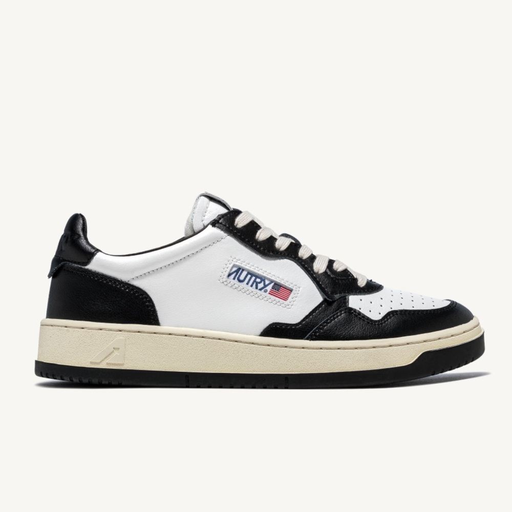 AUTRY Medalist Low Bicolor Sneakers White/Black NEW